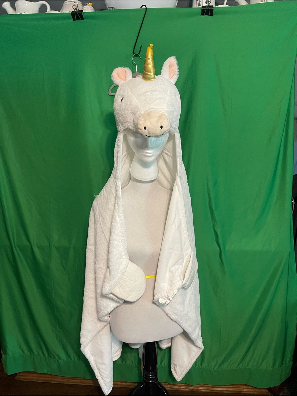 Pillowfort White Unicorn Hooded Kids hooded blanket with Gold Horn